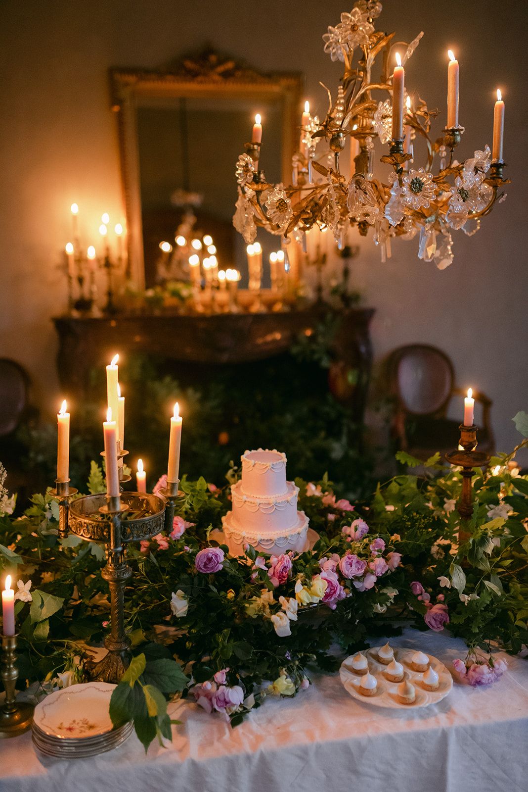 The cake among the flowers and the candles